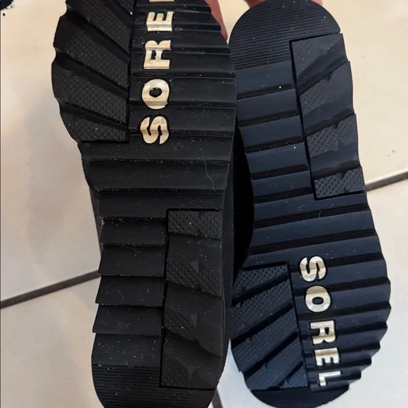 Sorel Black and Gray Fleece-Lined Boots - Picture 5 of 9